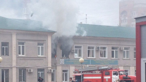 В центре Воронежа пожарные потушили вуз
