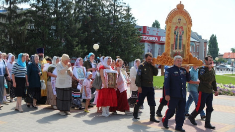 В Новохоперске в день памяти святых Царственных страстотерпцев был прошел  крестный ход