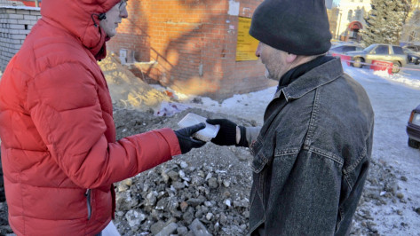 Воронежские волонтеры накормят бездомных колбасой и мандаринами