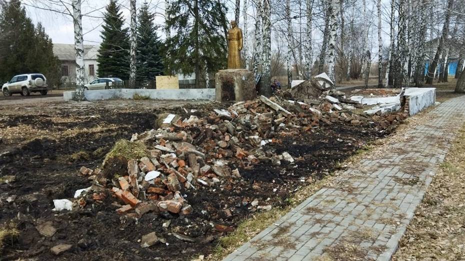 В верхнехавском селе Большая Приваловка отремонтируют военный мемориал