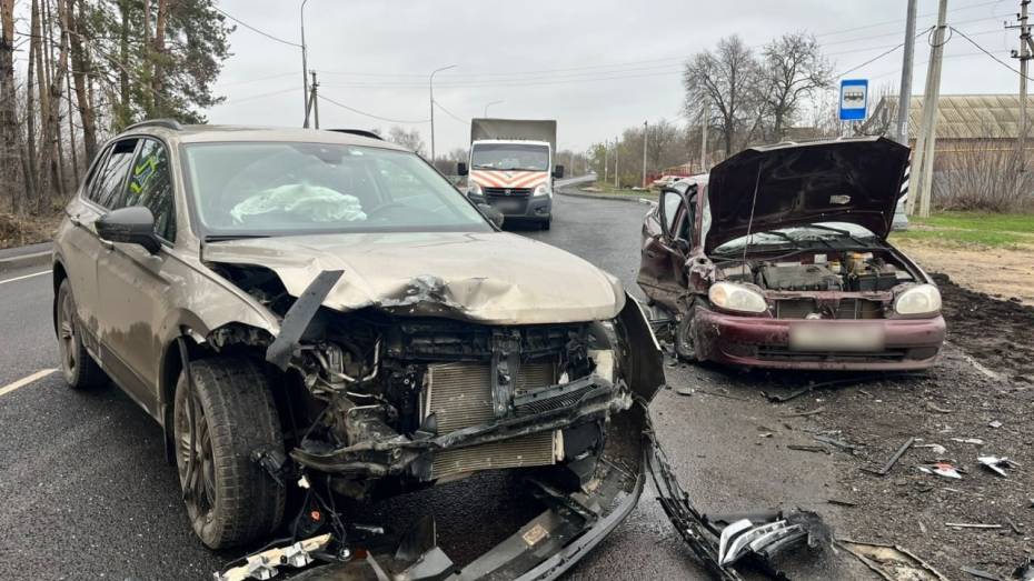 В Воронежской области ZAZ Sens выехал на встречку и врезался в Volkswagen Tiguan