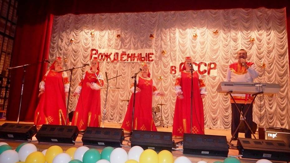 Песни советских композиторов пригласили исполнить и послушать жителей Эртильского района