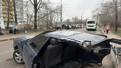 В ДТП с разорванной пополам Audi в Воронеже пострадали 3 ребенка