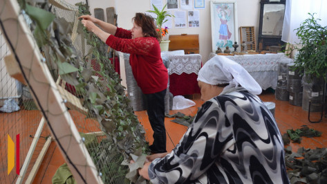 Волонтеры воробьевского села Елизаветовка усовершенствовали технологию плетения маскировочных сетей