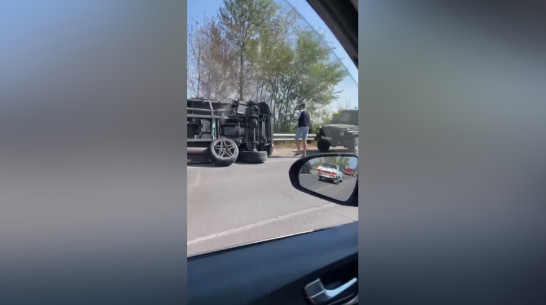 В полиции сообщили подробности ДТП с перевернувшимся Mercedes Gelandewagen под Воронежем
