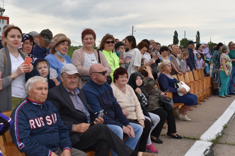 Торжества по случаю 50-летия со дня образования 160-го учебного авиационного полка в Борисоглебске