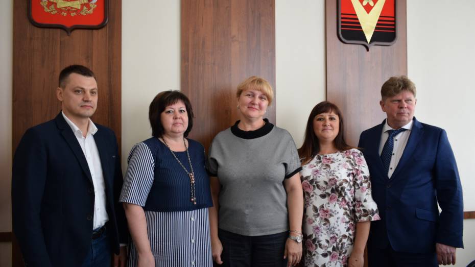 Представители русско-немецкого общества передали 500 евро в библиотеку Борисоглебска