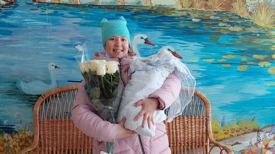 В Россоши эвакуированная из Донбасса женщина благополучно родила сына