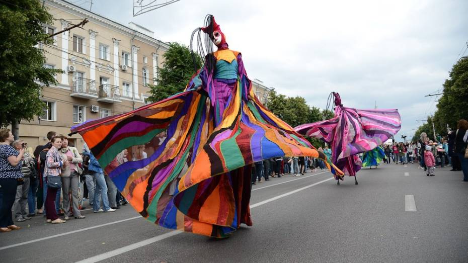 В Воронеже проспект Революции перекроют для парада уличных театров