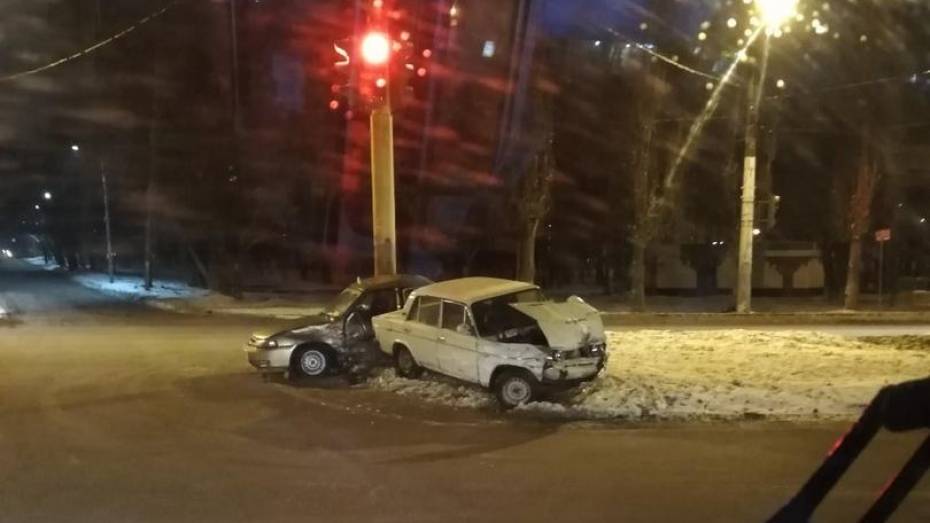 В ДТП с Nexia и «шестеркой» в Воронеже пострадали 2 человека