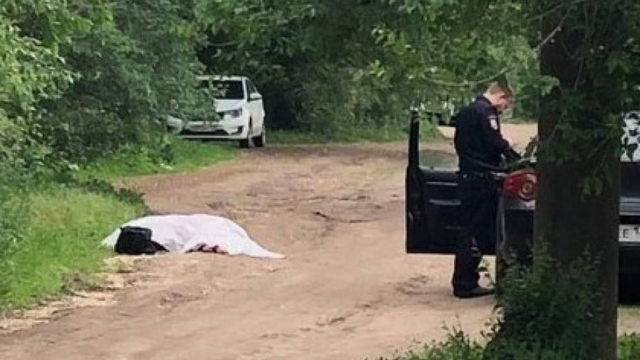 В Воронеже на улице 45-й Стрелковой Дивизии обнаружили тело женщины