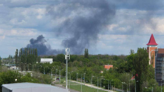 Воронежцы сняли на видео пожар на левом берегу и столб черного дыма
