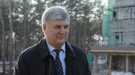 Воронежский губернатор пригрозил фирмам, которые отправят работников в б/с с 30 марта