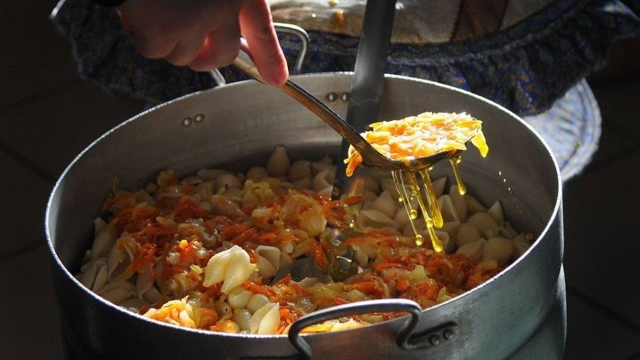 В Якутии 46 воспитанников футбольной школы отравились в столовой