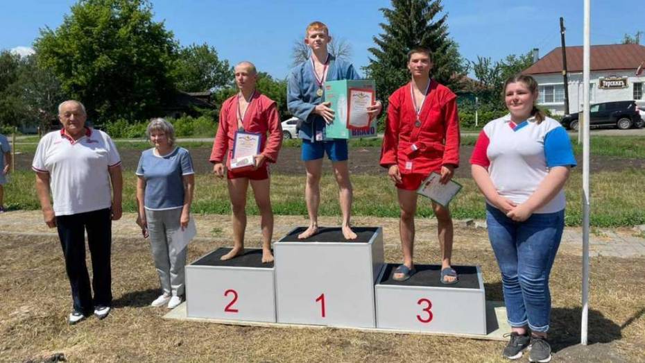 Таловчанин стал победителем первого чемпионата области по пляжному самбо