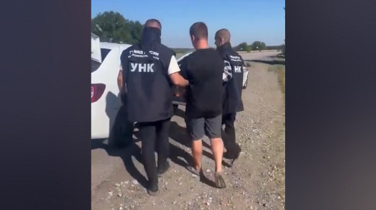 Воронежские полицейские задержали курьера с 3 кг мефедрона: видео
