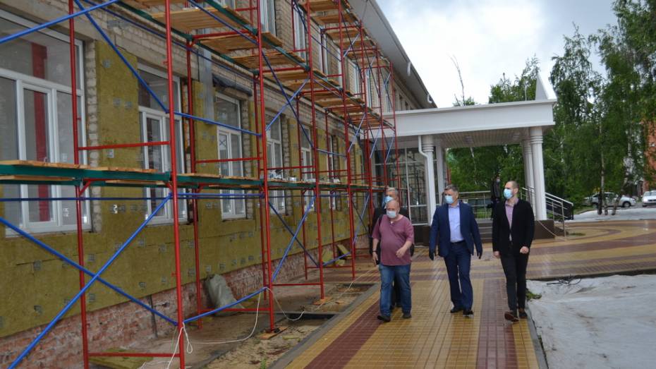 В  Россоши отремонтируют фасад здания детского технопарка «Кванториум»
