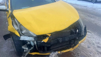 Под Воронежем KIA врезался в Great Wall возле сити-парка «Град»: пострадала девушка