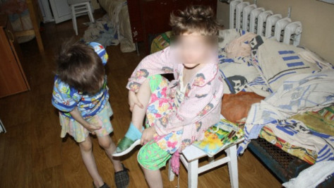 Жительница Каменского района привязывала дочерей к кроватям, кормила сырой гречкой, а алабая поила молоком