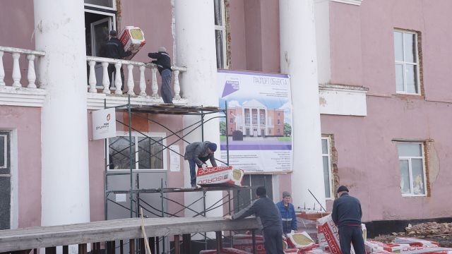 Полдня на свободе. Почему преступники ремонтируют ДК в Воронежской области