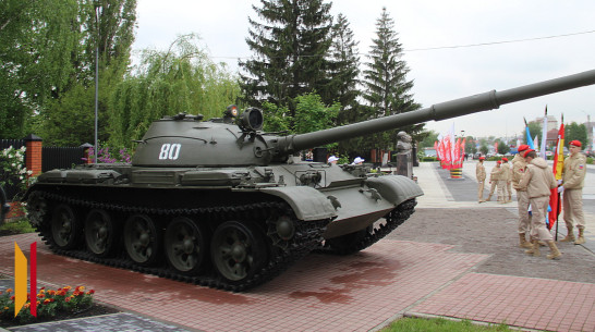 Танк Т-62 установили в музее под открытым небом в Новой Усмани под Воронежем