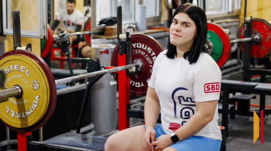 От администратора «качалки» до кубка России: как Дарье Сысоевой из Воронежа удалось установить рекорд страны в пауэрлифтинге