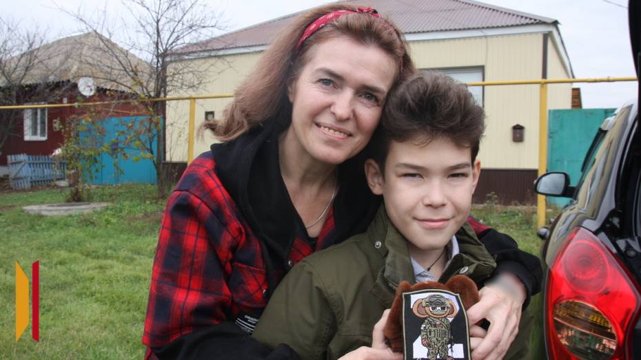 Участники СВО передали юному лискинскому волонтеру благодарность за помощь