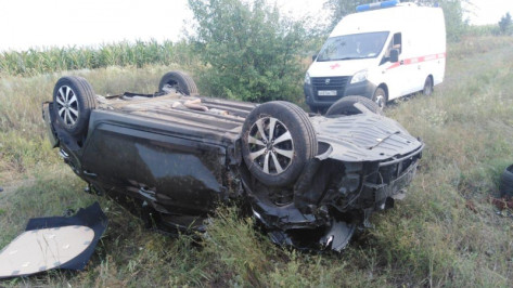 Мужчина скончался в перевернувшемся Hyundai в Воронежской области