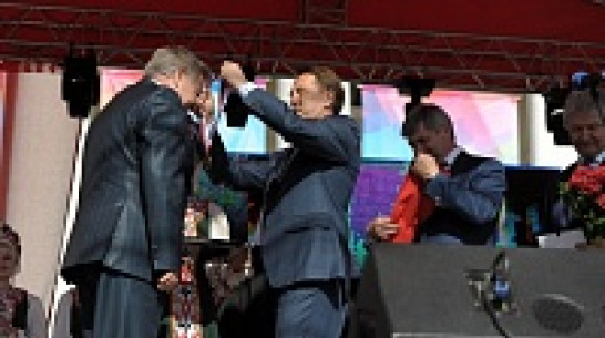 В Воронеже в День города общественники, ветераны и педагоги получили почетные награды 