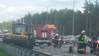 В Воронеже «Газель» сгорела после аварии с экскаватором на трасcе М4