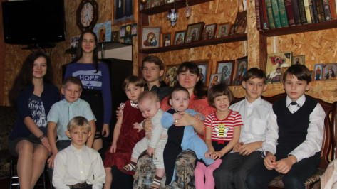 «Все они наши». Мать 12 детей получила знак «Матери земли Воронежской»