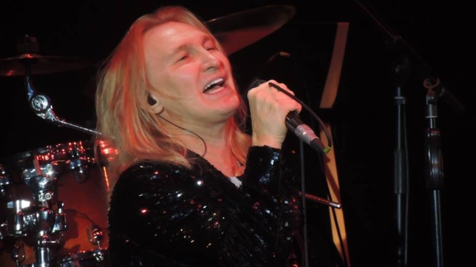 Александр Иванов накануне Нового года поздравил воронежских дам с 8  Марта 