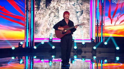 Воронежский музыкант Артем Зацепин исполнил авторскую песню в эфире шоу на федеральном канале