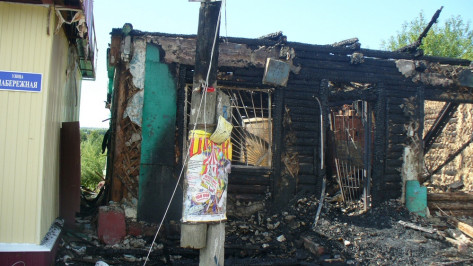 В хохольском селе сгорел магазин