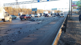 В Воронеже в массовом ДТП с 6 машинами пострадала женщина 