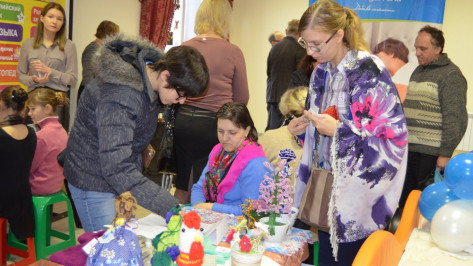 Семилукцы собрали средства на новогоднюю елку детям-инвалидам