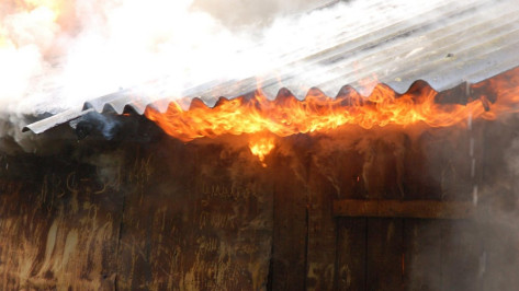 В лискинском селе местный житель получил ожоги ступней на пожаре