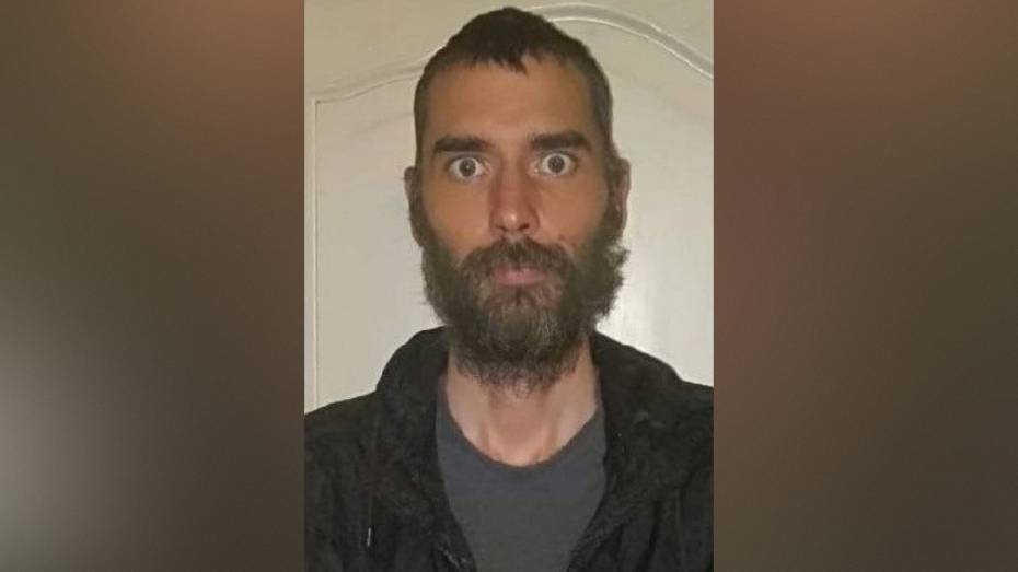 Потерялся в болоте: воронежские волонтеры ищут черноволосого мужчину из села Щучье