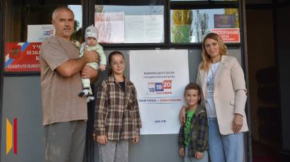 В Борисоглебске многодетные супруги Антиповы пришли на избирательный участок вместе с детьми