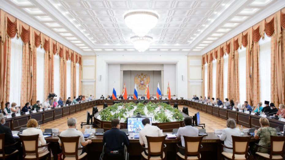 Губернатор Александр Гусев утвердил 20 членов Общественной палаты Воронежской области нового созыва