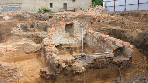 В центре Воронежа на стройке откопали стены крепости XVI-XVII веков