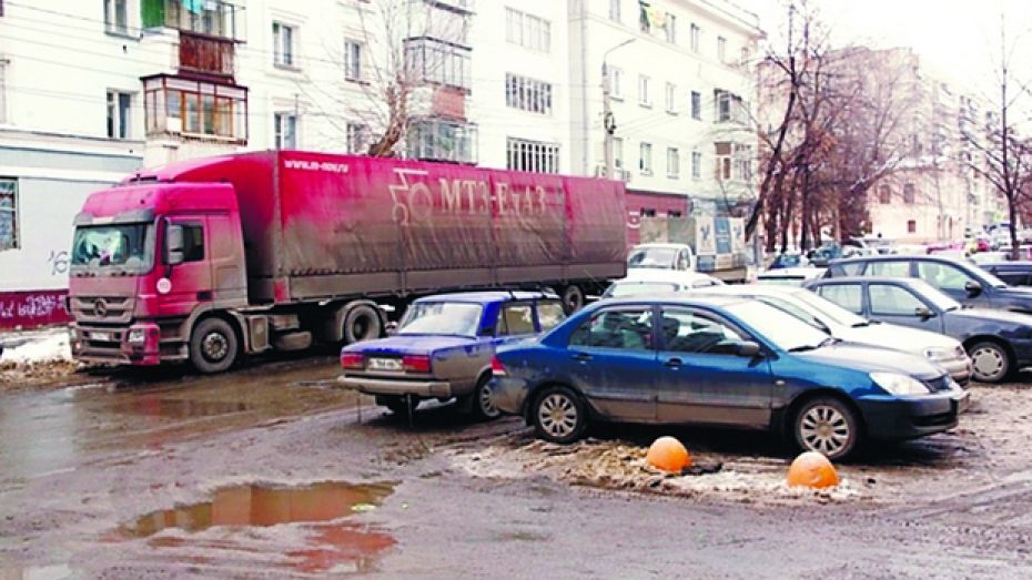В Борисоглебске отвели специальные места для парковки большегрузного транспорта 