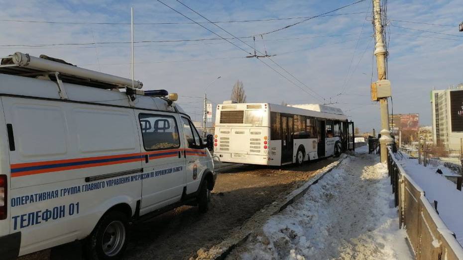 Число пострадавших в ДТП с маршрутным автобусом в центре Воронежа увеличилось до 11