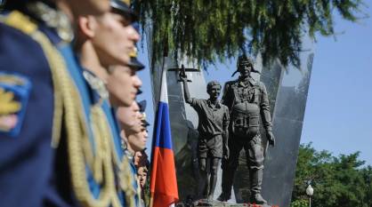 Губернатор Александр Гусев поздравил воронежских десантников с Днем ВДВ