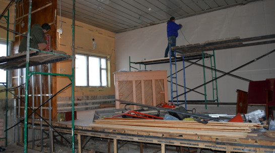 В нижнедевицком поселке начали ремонт Дома культуры