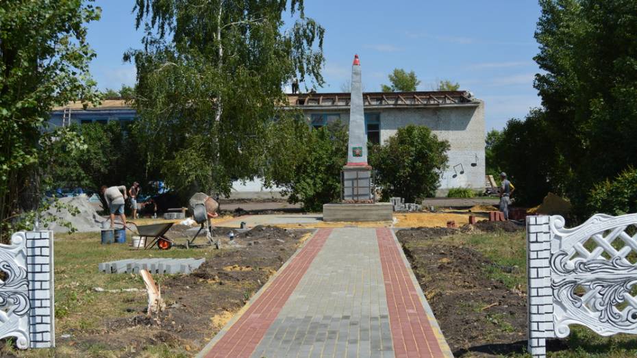 В воробьевском селе Лещаное реконструируют памятник погибшим в годы ВОВ односельчанам