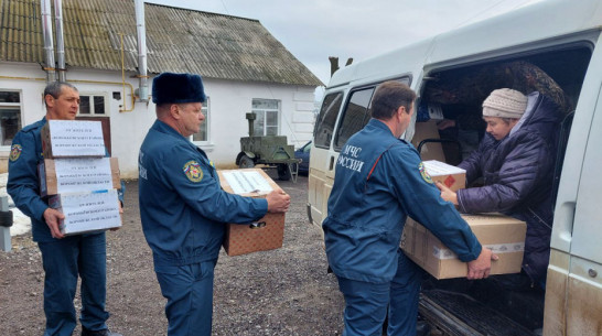 Воробьевцы отправили новогодние посылки в зону СВО