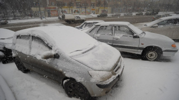Снегопад и припаркованные на проезжей части авто мешают доставлять продукты в воронежские магазины