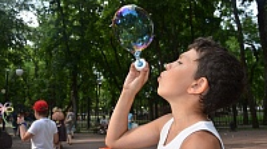 В Воронеже в день библиотек прошел фестиваль мыльных пузырей