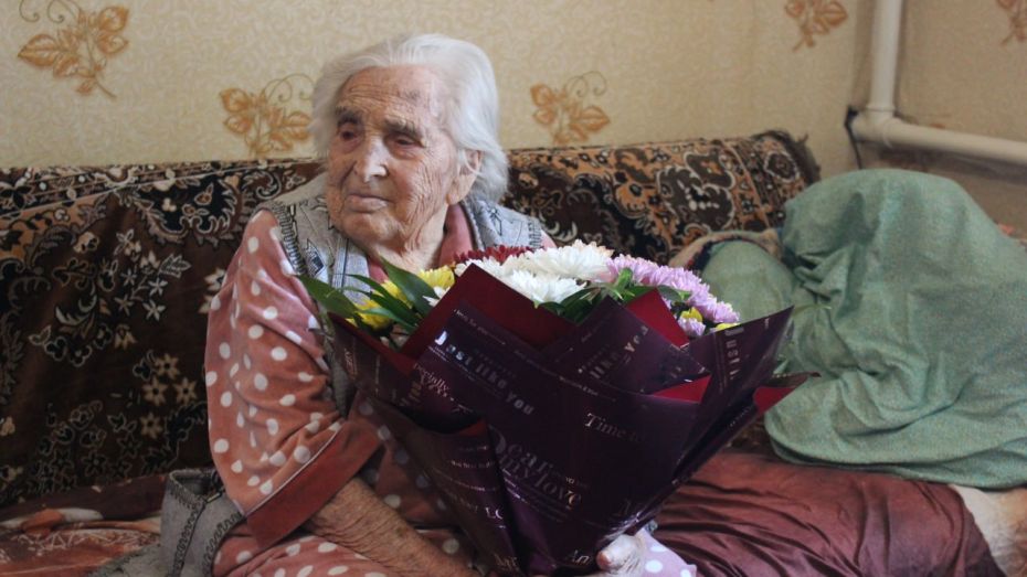 Вся семья рядом. Жительнице Воронежской области Евдокии Ляховой исполнилось 100 лет